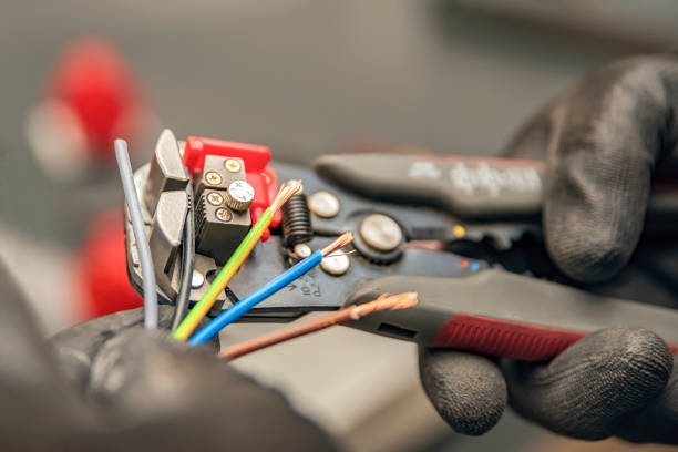 Best Emergency Electrician Near Me  in North Sarasota, FL